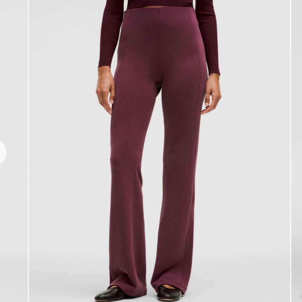 Lululemon Ribbed Softstreme Flared Pant *Regular
Garnet